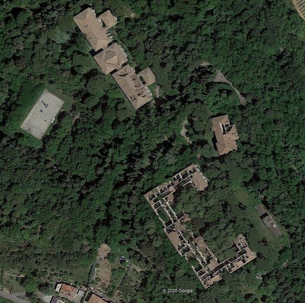 Le véritable hôpital psychiatrique de Volterra dans Google
Earth